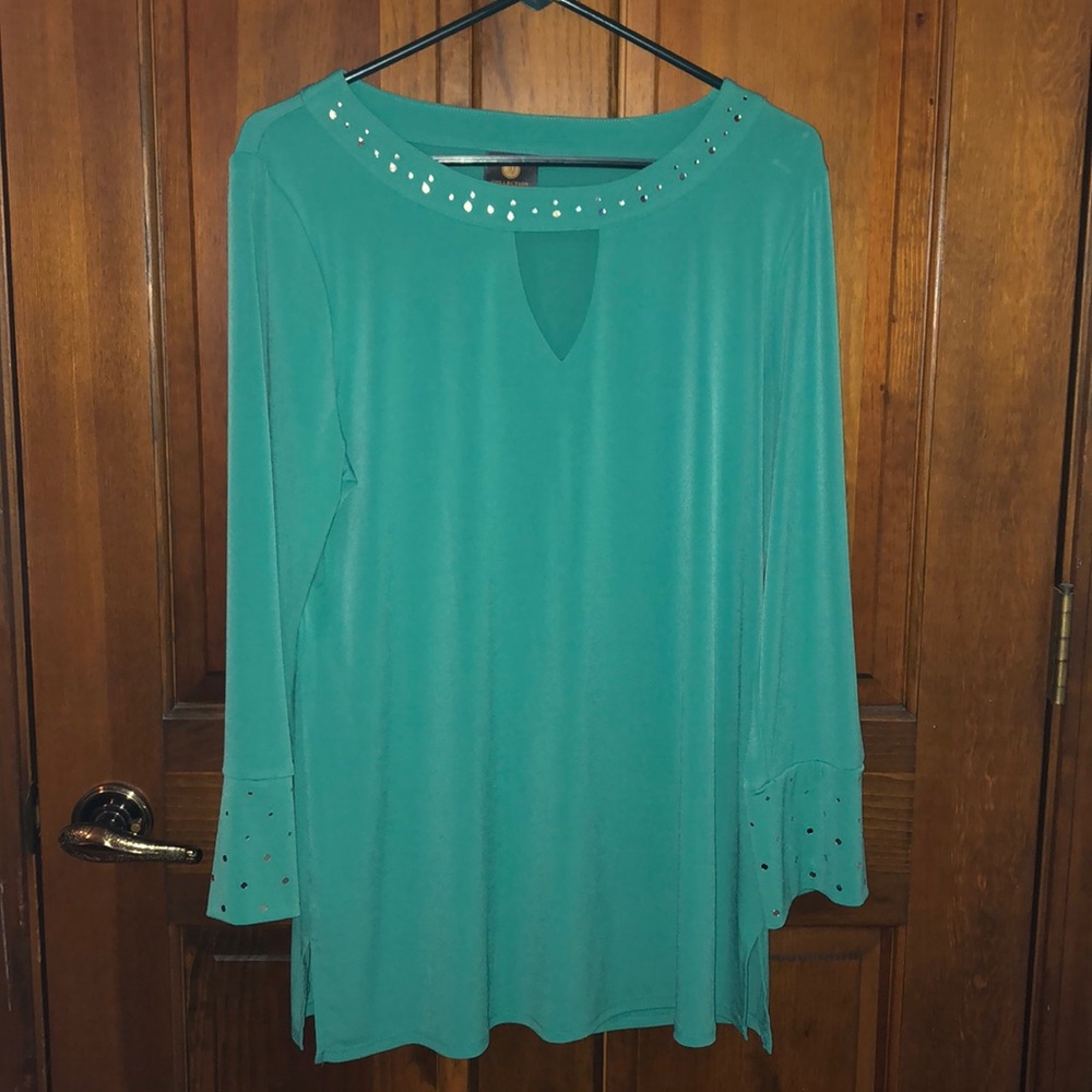 Teal tunic with key hole neck